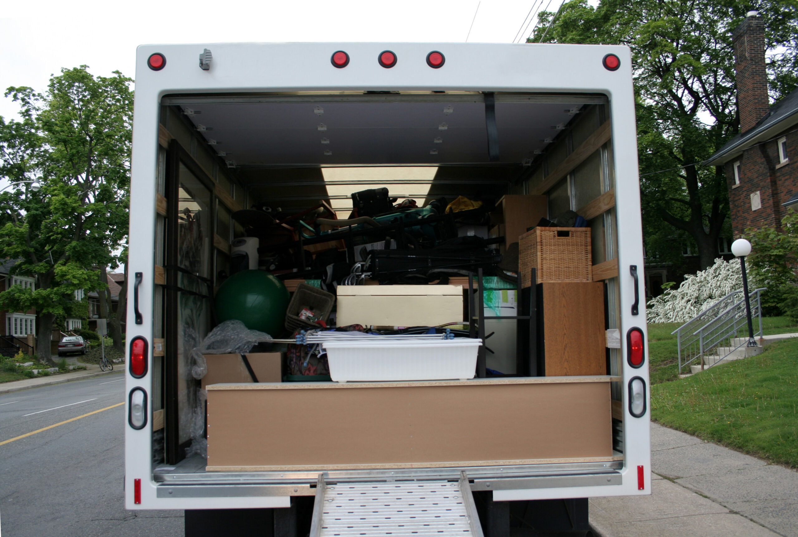 Over 200,000 people have moved out of Connecticut since 2010, as state economy declined