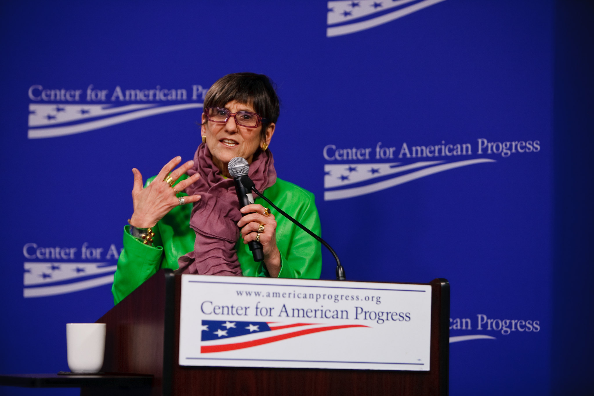 Rep. DeLauro sponsors sweeping independent contractor bill; would force businesses to post emoji faces on store fronts